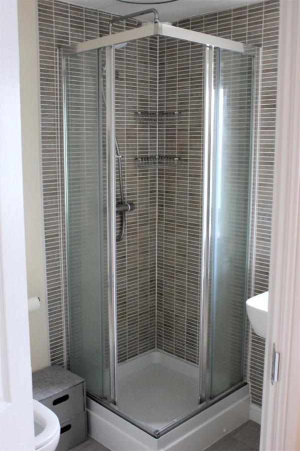 Modern 2 bedroom home, free parking. Milford Haven Eksteriør billede