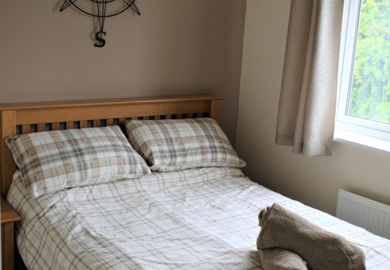Modern 2 bedroom home, free parking. Milford Haven Eksteriør billede