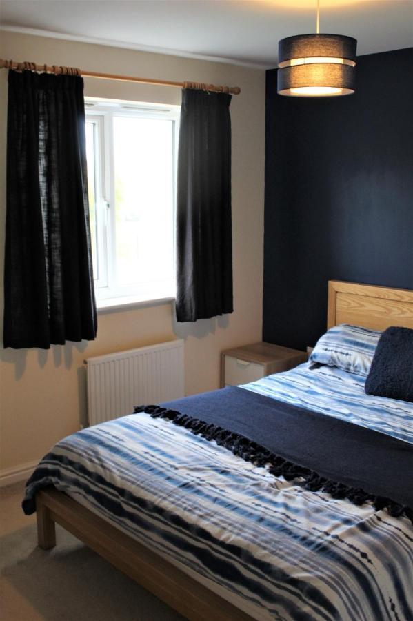 Modern 2 bedroom home, free parking. Milford Haven Eksteriør billede